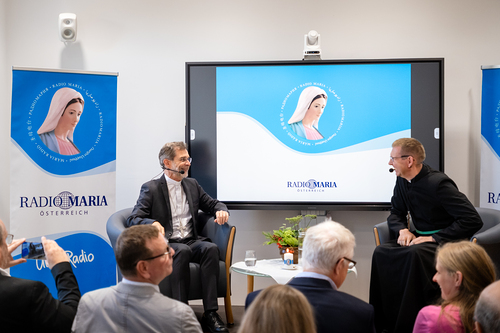 EB Grünwidl bei einer Livesendung Radio Maria