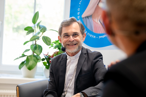 EB Grünwidl bei einer Livesendung Radio Maria