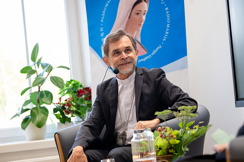 EB Grünwidl bei einer Livesendung Radio Maria