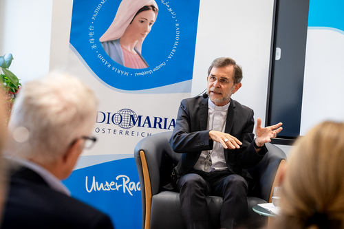 EB Grünwidl bei einer Livesendung Radio Maria
