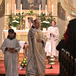 Osternachtsfeier mit Weihbischof Turnovszky