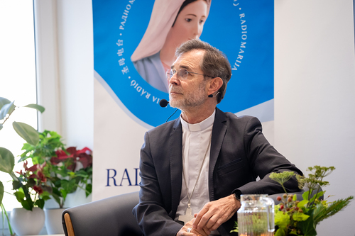 EB Grünwidl bei einer Livesendung Radio Maria